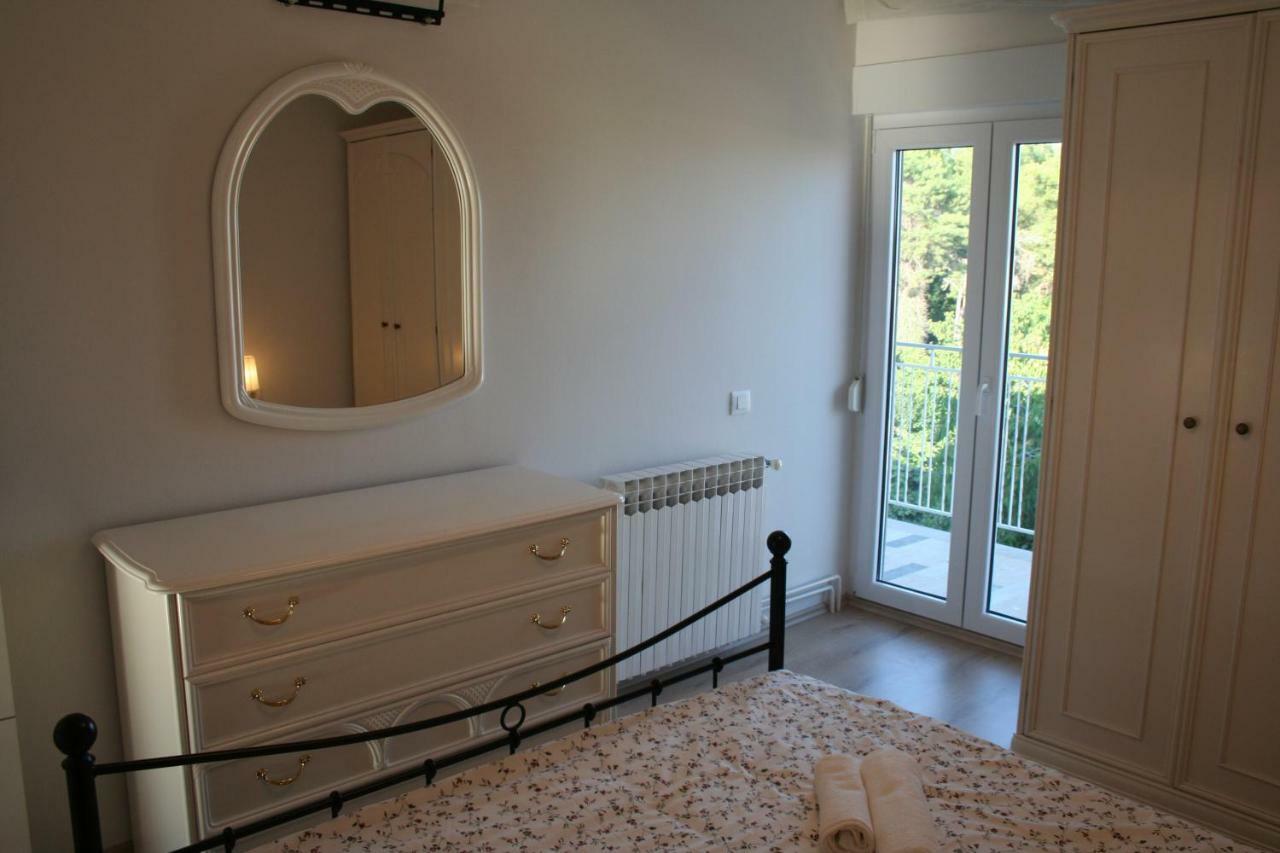 Apartment Vuk Pula Buitenkant foto
