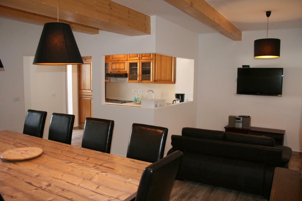 Apartment Vuk Pula Buitenkant foto