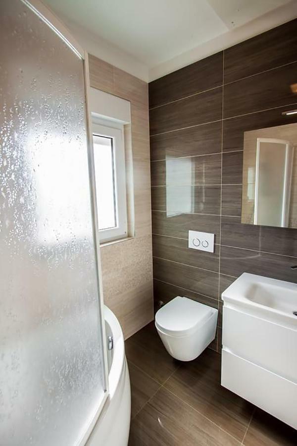 Apartment Vuk Pula Buitenkant foto